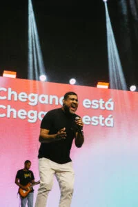 família